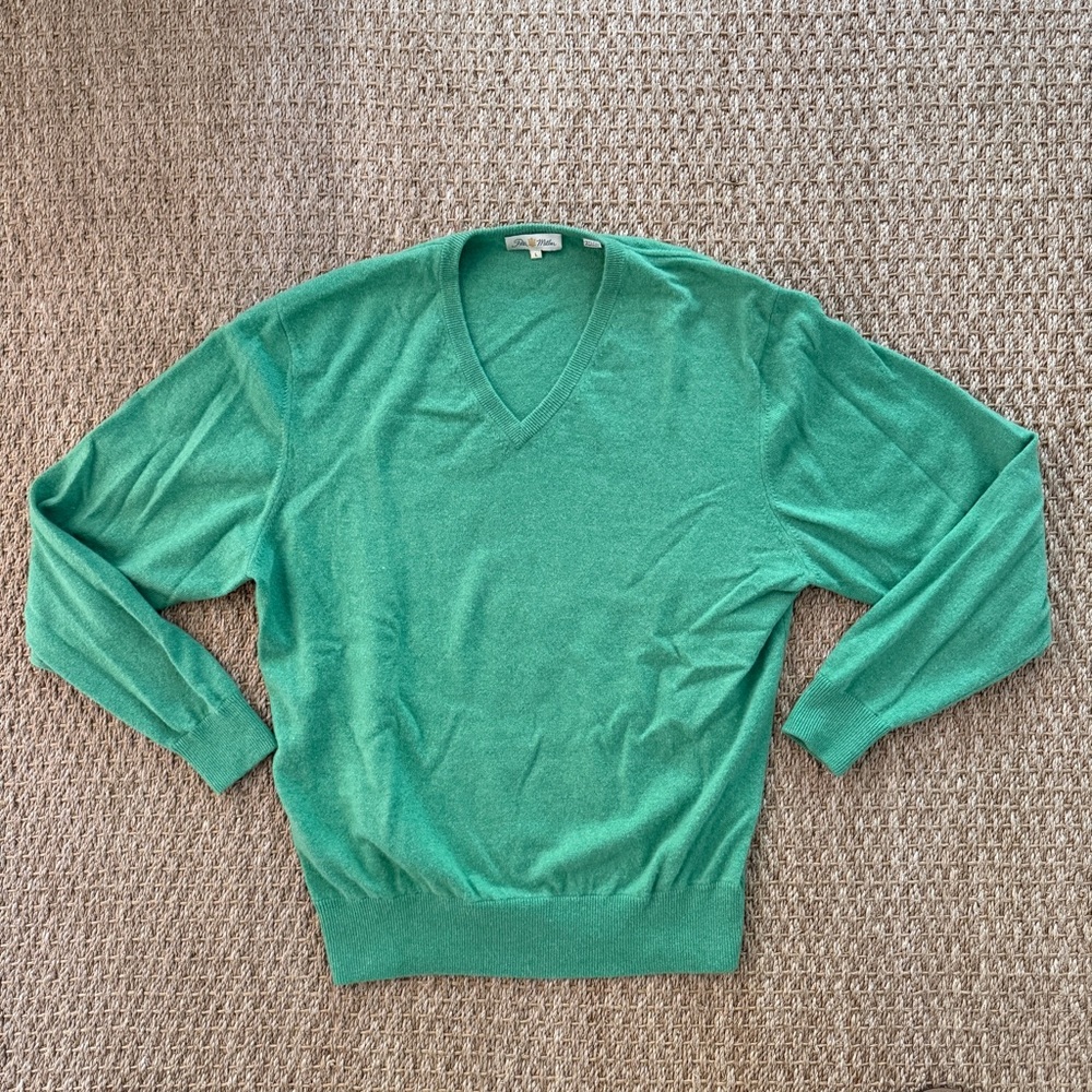 Peter Millar 100% Cashmere V Neck Sweater. Great condition. Size Large.
